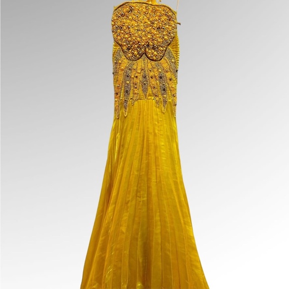 Unknown brand gown. - Picture 1 of 7